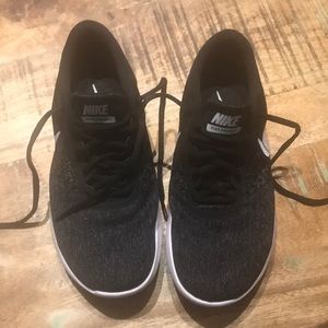 Nike Flex Contact Lightweight Running Shoes